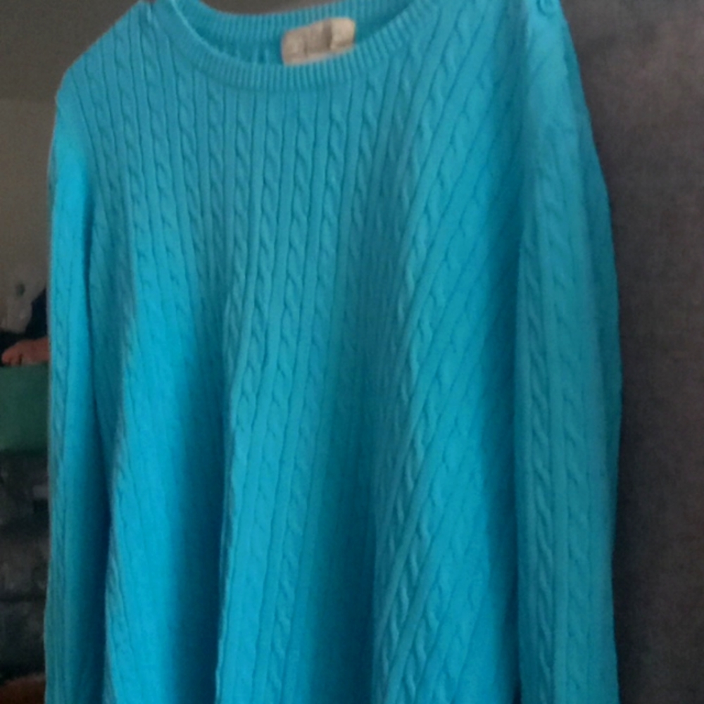 Cabellas sweater